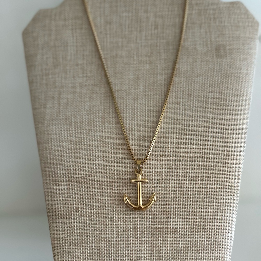 Elegant Gold Anchor Pendant Necklace

Material Stainless Steel